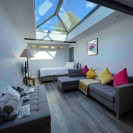 Glass Roofed, Private, Romantic Nook In Headingley *
