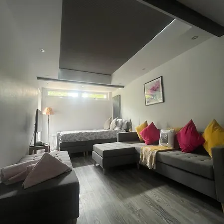 Glass Roofed, Private, Romantic Nook In Headingley Apartment *